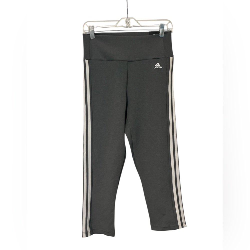 NWT Adidas Tight Fit Athletic Crops—medium